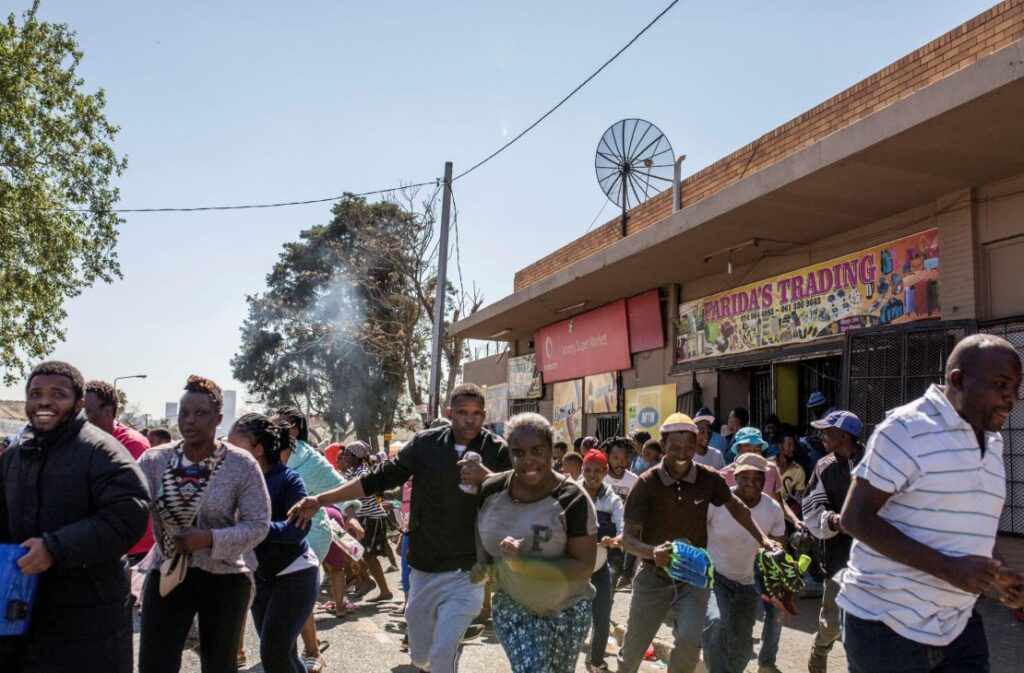 south-africa-foreigners-looting