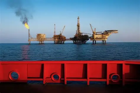 Image of offshore oil drill in Iran
